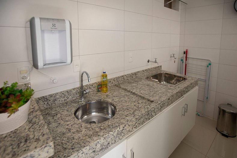 203- Apartamento com varanda perto do Vaca Brava