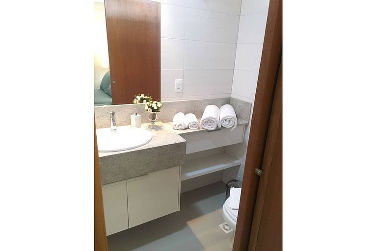 509- Flat inteiro com varanda - Ótima localização