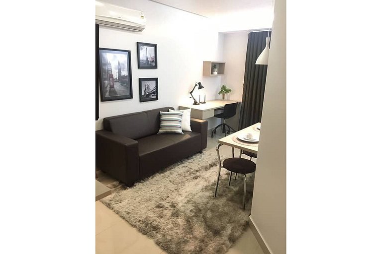 509- Flat inteiro com varanda - Ótima localização