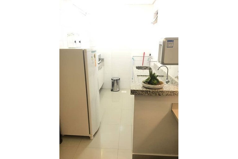 509- Flat inteiro com varanda - Ótima localização