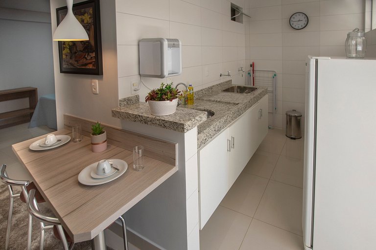 511- Flat inteiro com varanda - Ótima localização