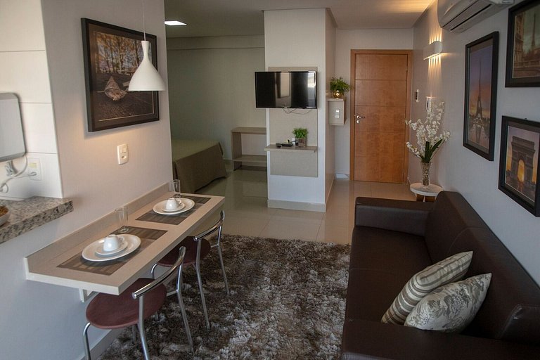 507- Flat inteiro com varanda - Ótima localização