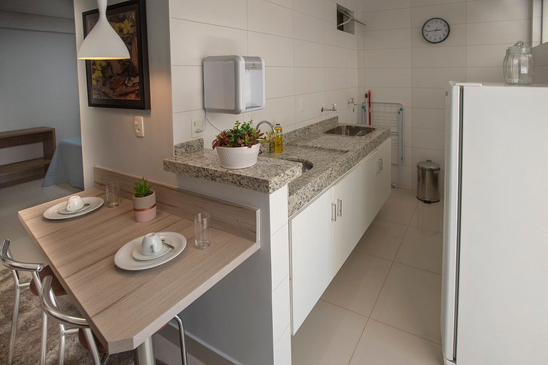 210- Apartamento com varanda perto do Vaca Brava