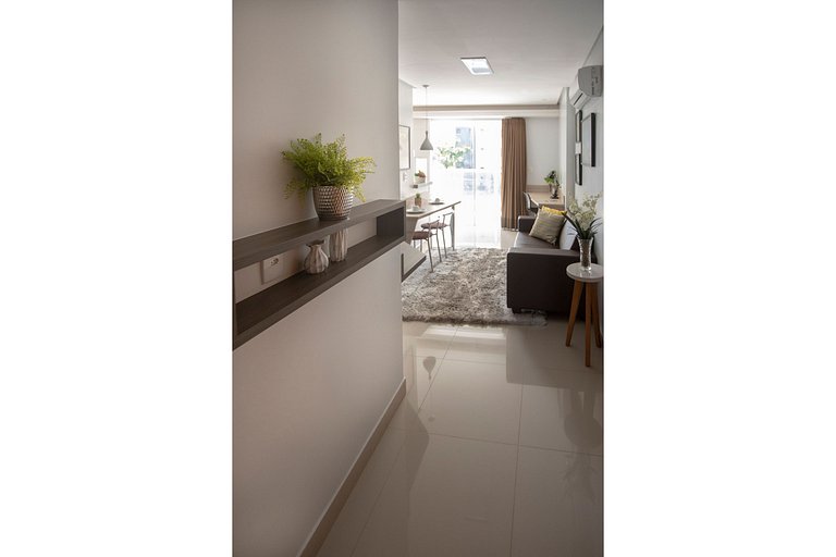 210- Apartamento com varanda perto do Vaca Brava