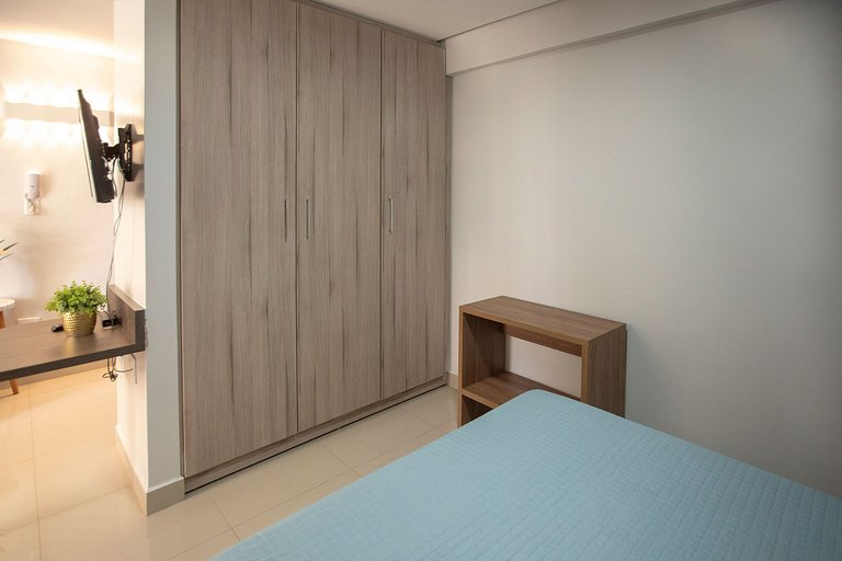 210- Apartamento com varanda perto do Vaca Brava