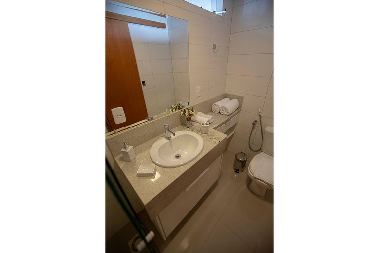203- Apartamento com varanda perto do Vaca Brava