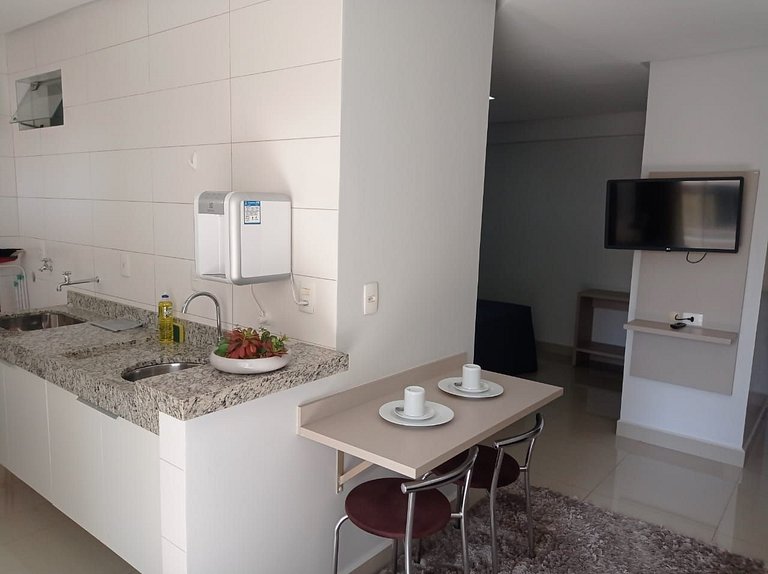 504- Flat inteiro com varanda - Ótima localização