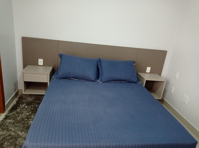 504- Flat inteiro com varanda - Ótima localização