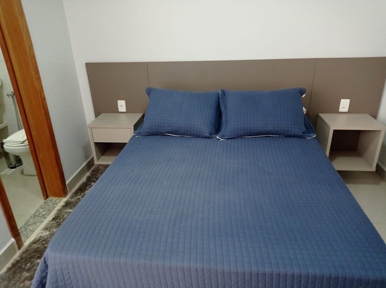 504- Flat inteiro com varanda - Ótima localização