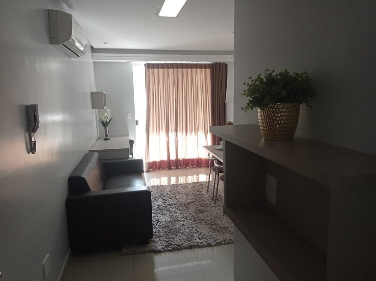 504- Flat inteiro com varanda - Ótima localização