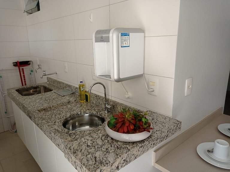 504- Flat inteiro com varanda - Ótima localização