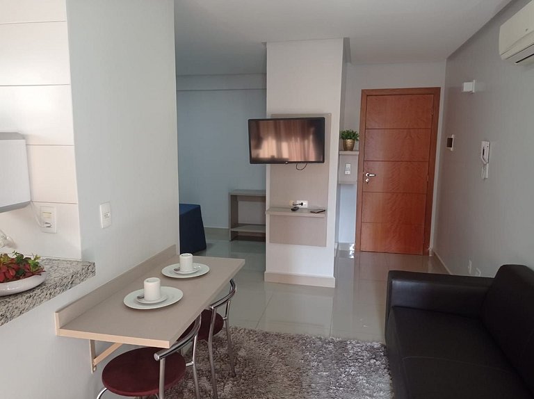 504- Flat inteiro com varanda - Ótima localização
