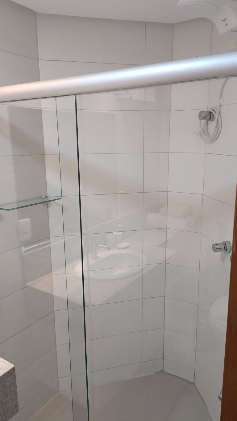 501- Flat inteiro com varanda - Ótima localização