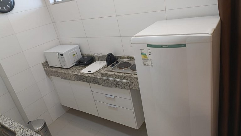 501- Flat inteiro com varanda - Ótima localização