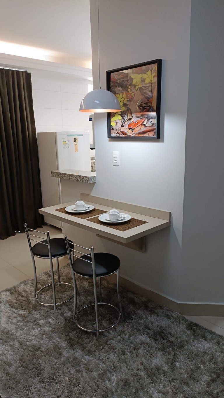 212- Apartamento com varanda perto do Vaca Brava