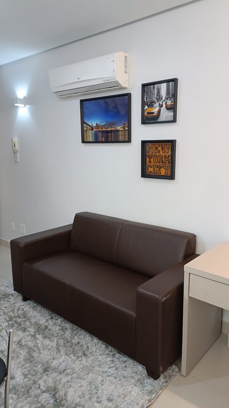212- Apartamento com varanda perto do Vaca Brava