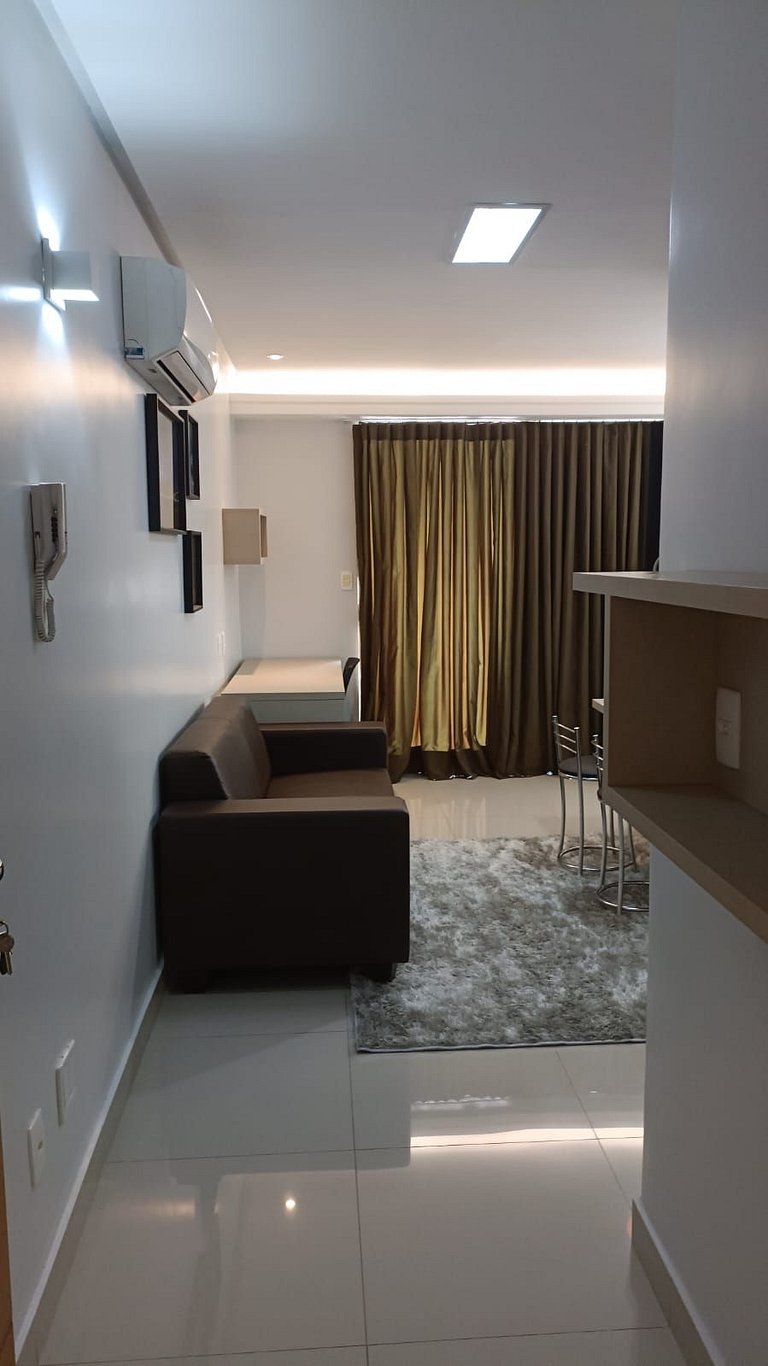 212- Apartamento com varanda perto do Vaca Brava