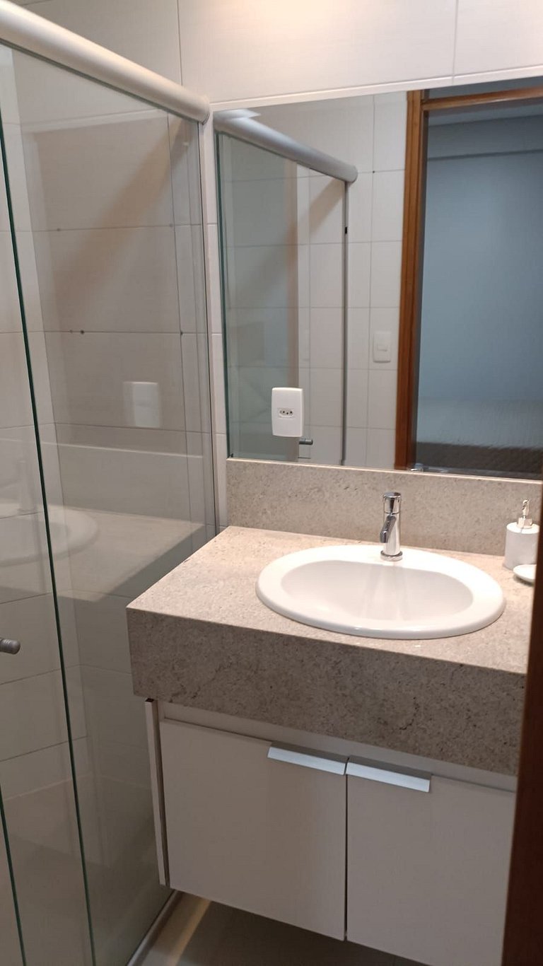 212- Apartamento com varanda perto do Vaca Brava