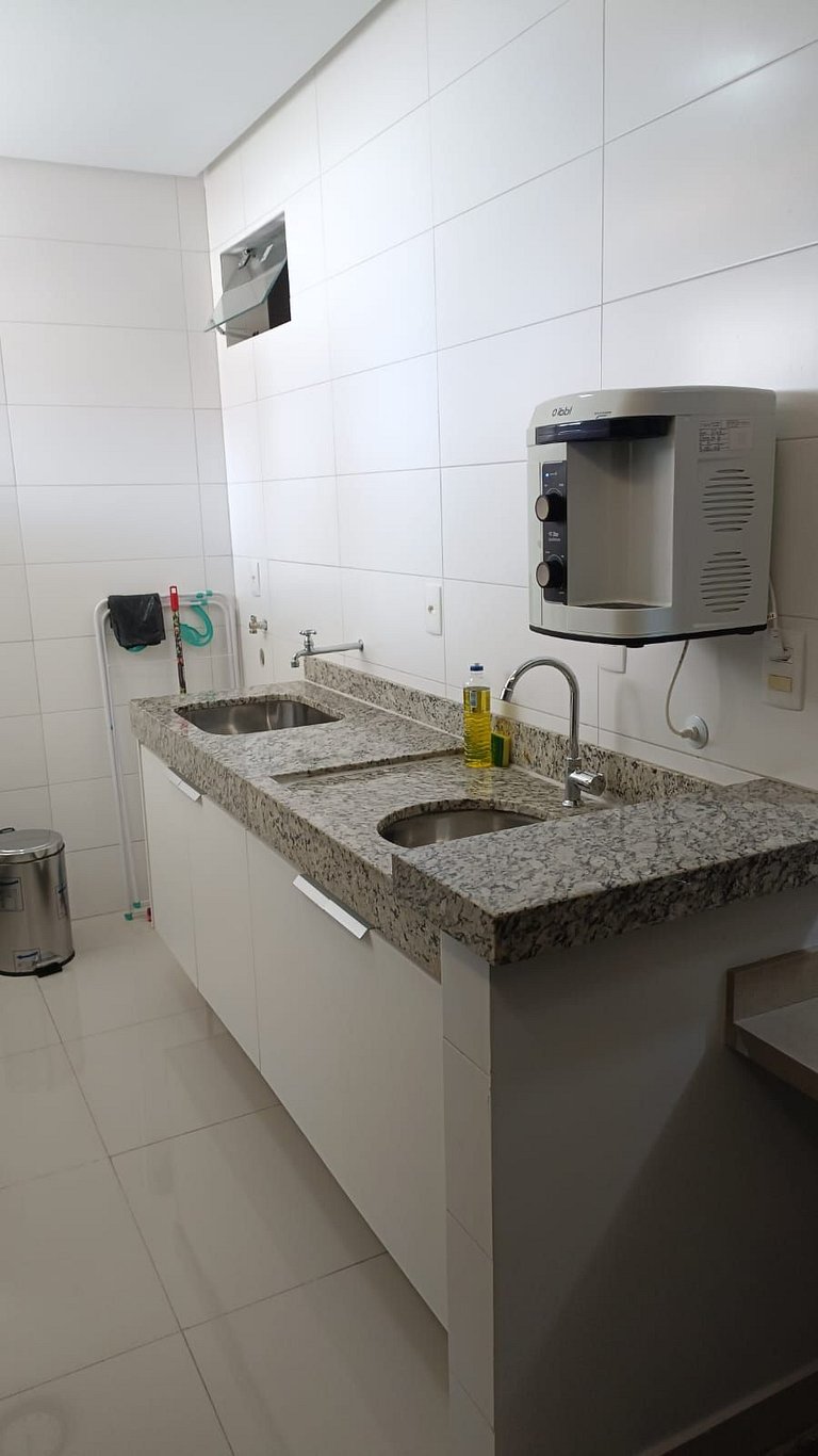 212- Apartamento com varanda perto do Vaca Brava