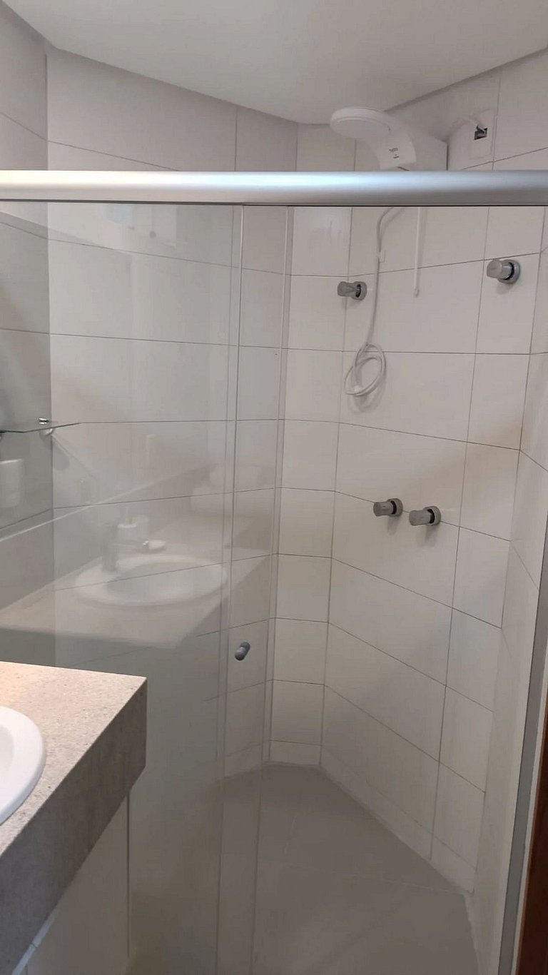 207- Apartamento com varanda perto do Vaca Brava