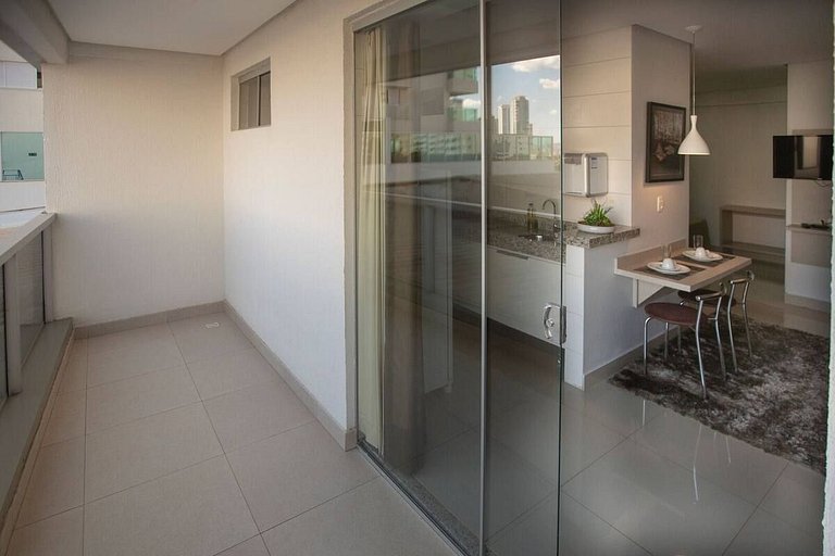510- Flat inteiro com varanda - Ótima localização