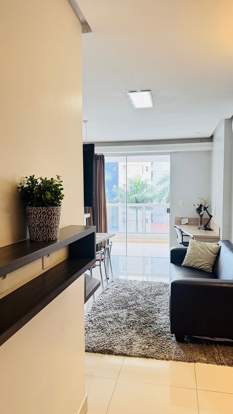 108 - Apartamento Exclusivo com Varanda