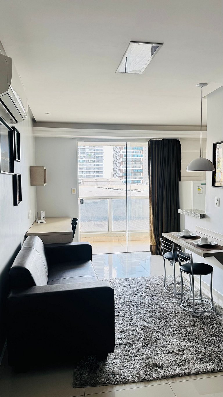 111 - Apartamento Exclusivo com Varanda
